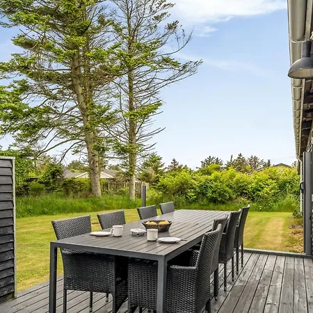 Aku - 700m From The Sea By Interhome *