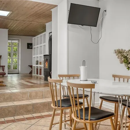 Aku - 700m From The Sea By Interhome *